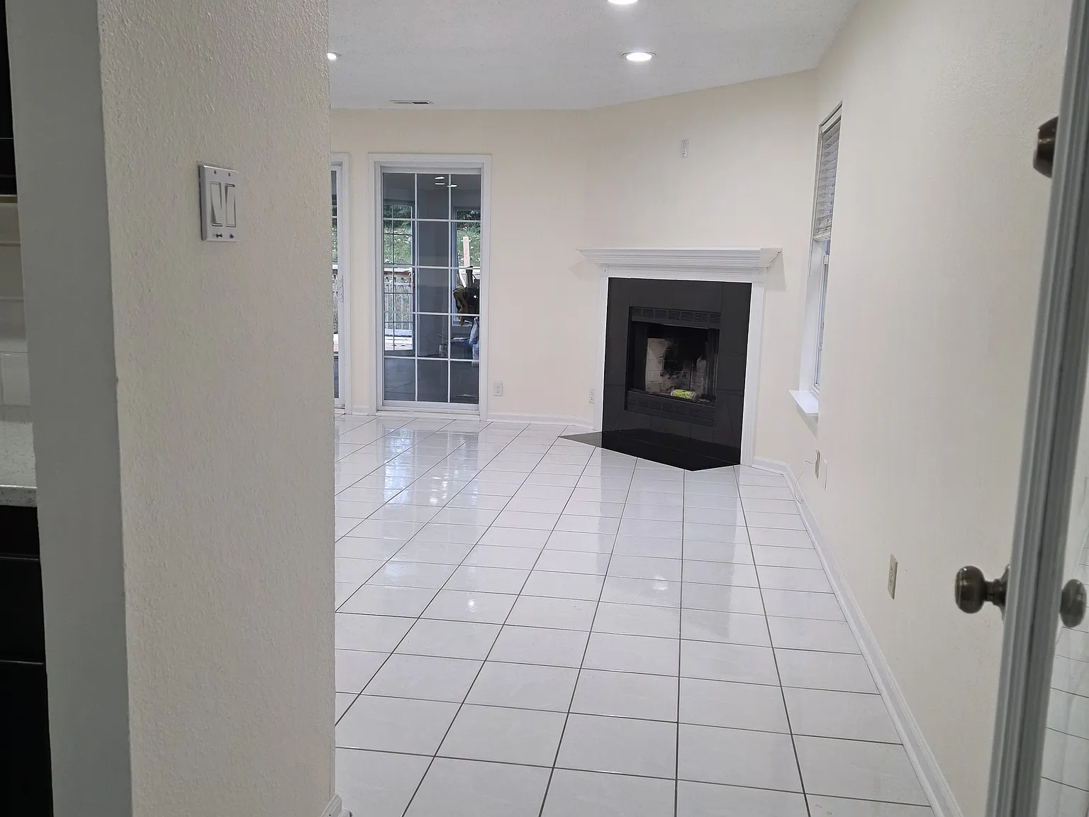 4 bed, 2.5 bath, 2172 sqft, $2,300 — Photo 3