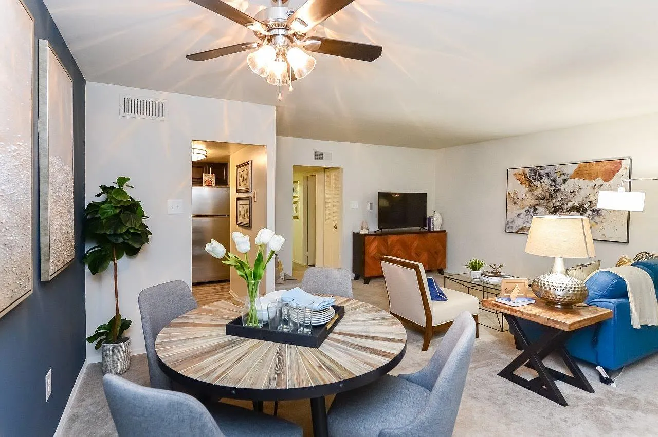 Sherwood Crossing Apartments and Townhomes — Photo 3