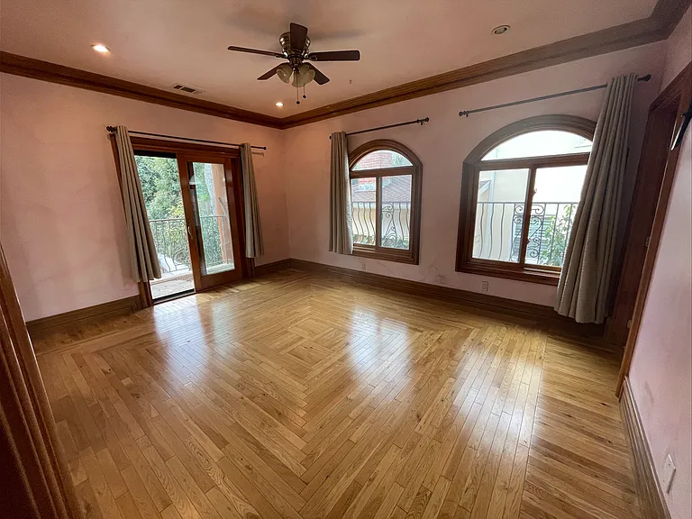4266 Hillcrest Dr — Photo 21