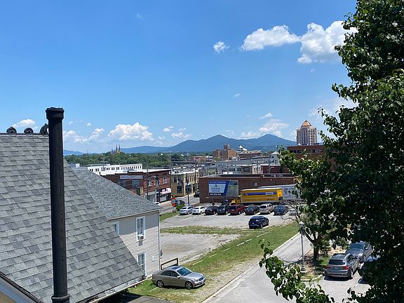 4th image of 526 Campbell Ave SW #3