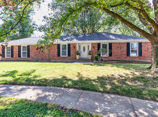 800 Phaeton Dr, Ballwin, MO 63021