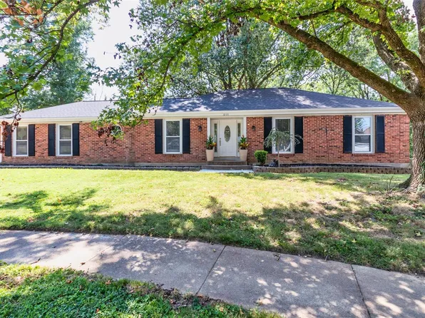 800 Phaeton Dr, Ballwin, MO 63021