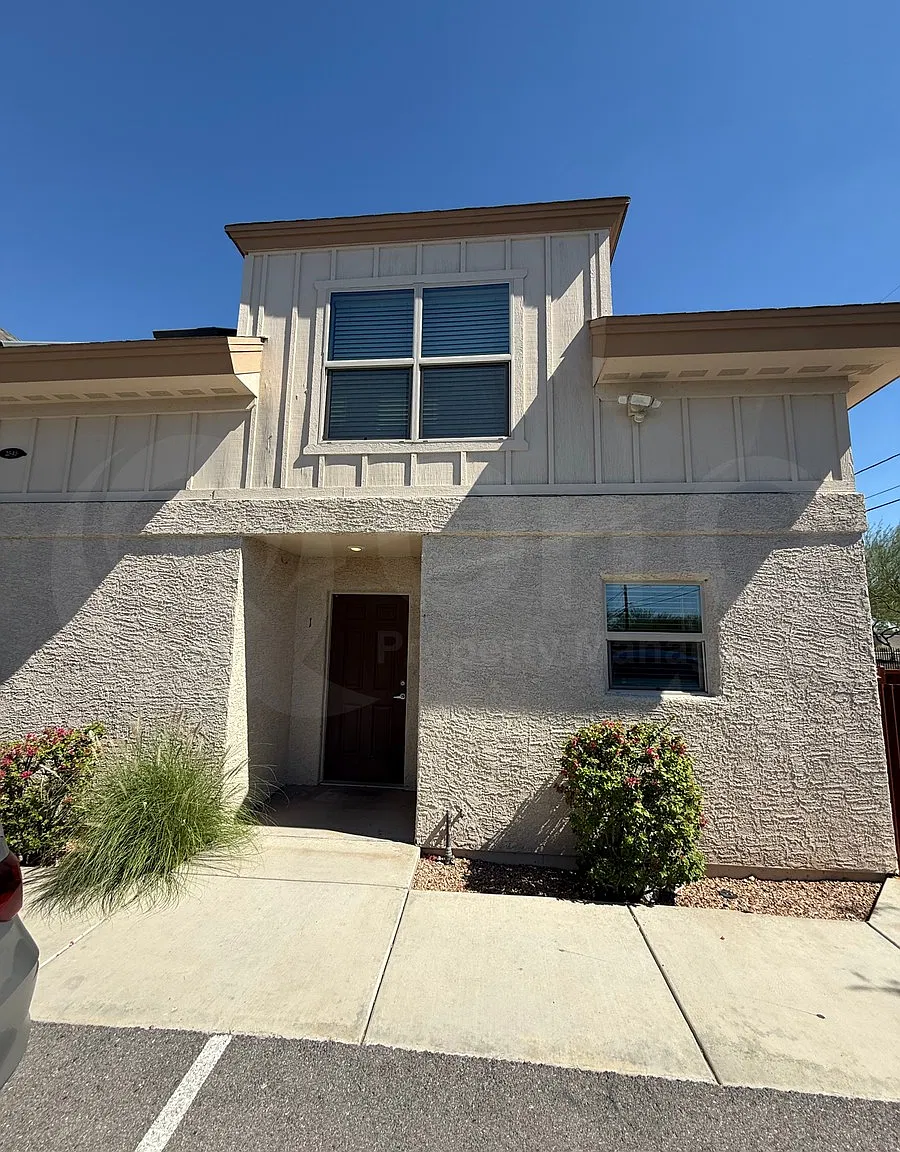3 bed, 2.5 bath, 1200 sqft, $1,595 — Photo 2