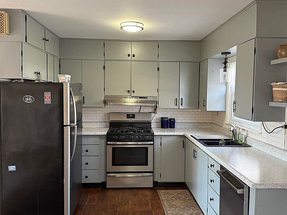 2nd image of 820 Jamie Ln