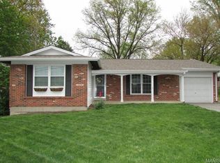 2244 McKelvey Rd, Maryland Heights, MO 63043