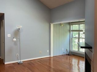 12101 Green Ledge Ct APT 302, Fairfax, VA 22033