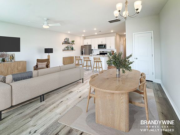 5th image of 1005 Wildflower Dr