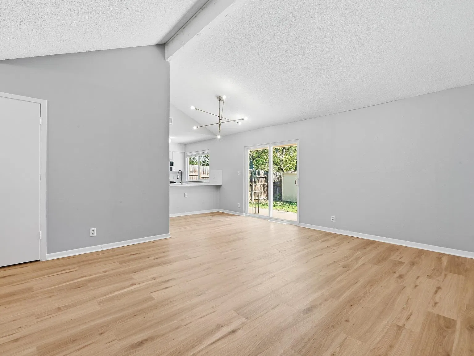 4 bed, 2.0 bath, 1270 sqft, $2,600 — Photo 4
