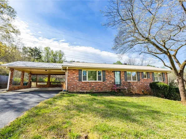 402 Maple Ave, Seneca, SC 29678