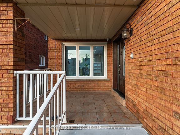 2nd image of 34 Lamp Cres
