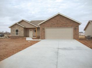 615 Joycee Ln, Bolivar, MO 65613