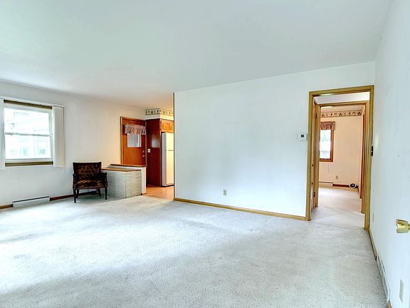 5th image of 715 W 6th Ave N