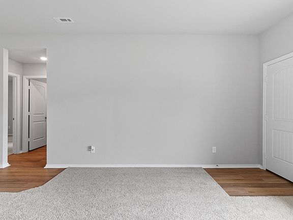 5th image of 2416 Bentwood Dr