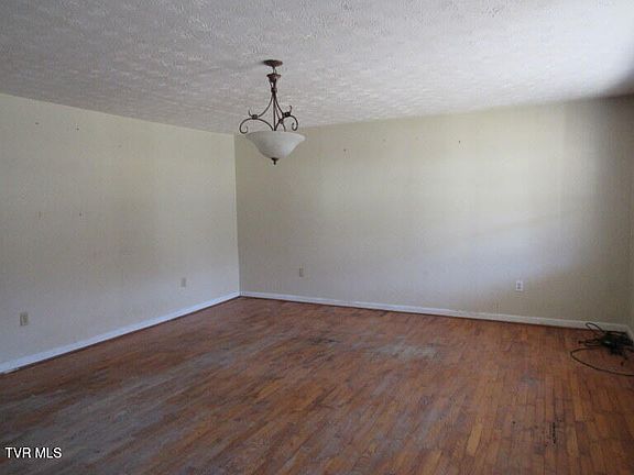 2nd image of 301 Rose Hill Dr