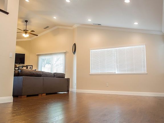 3rd image of 13 Briar Creek Ct