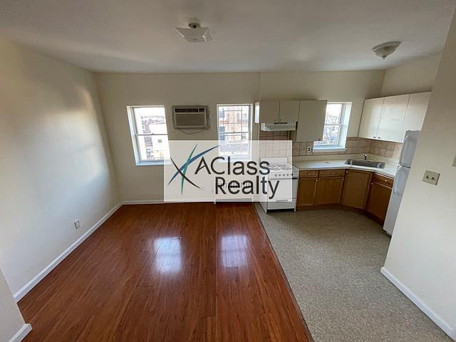 1st image of 32-30 Steinway Ave #3R