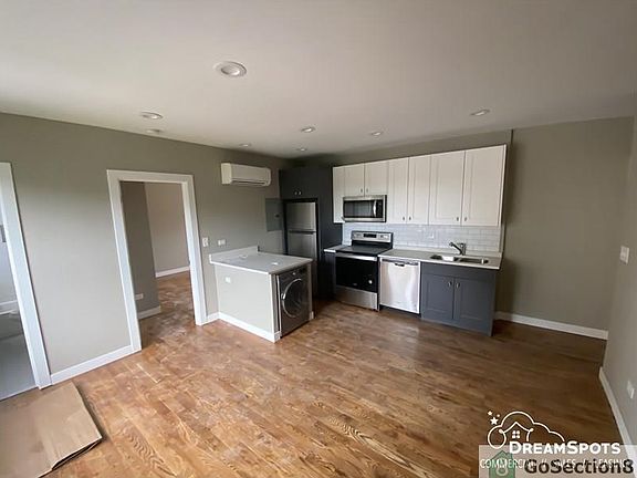 3rd image of 4625 S Drexel Blvd #205