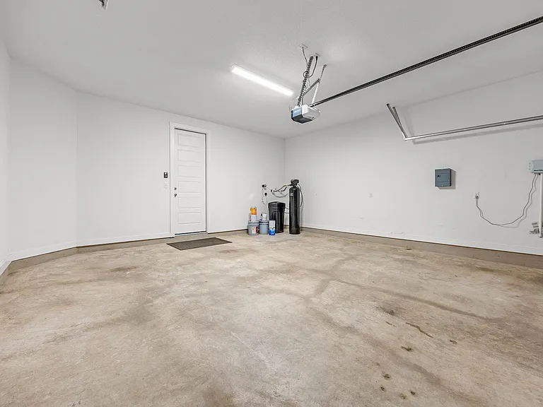 2145 Stampede Dr — Photo 31