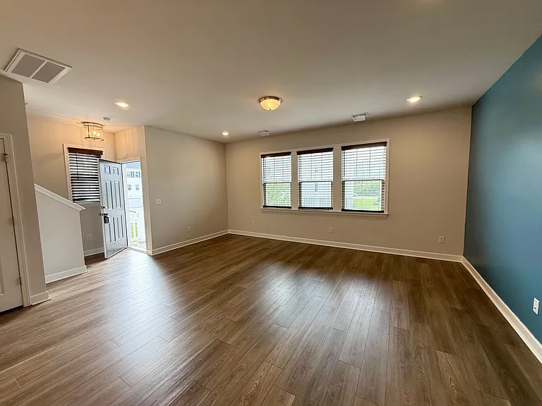 219 Winding River Dr — Photo 6