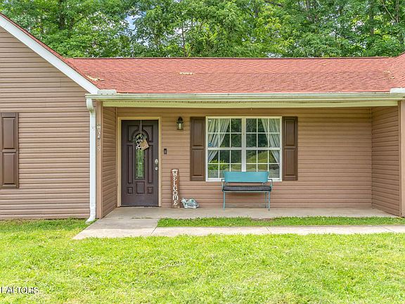 4th image of 135 Buck Ln