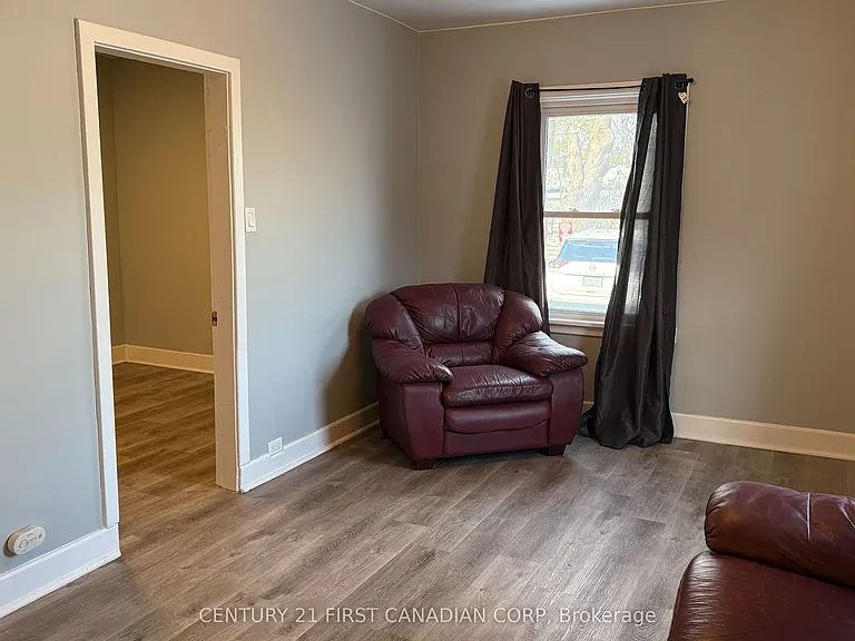1072 Dundas St #3 — Photo 16