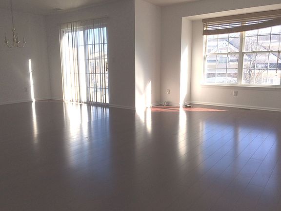 4th image of 142 Wallace Ct #700