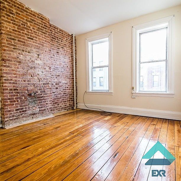 2nd image of 318 Jefferson St #4B
