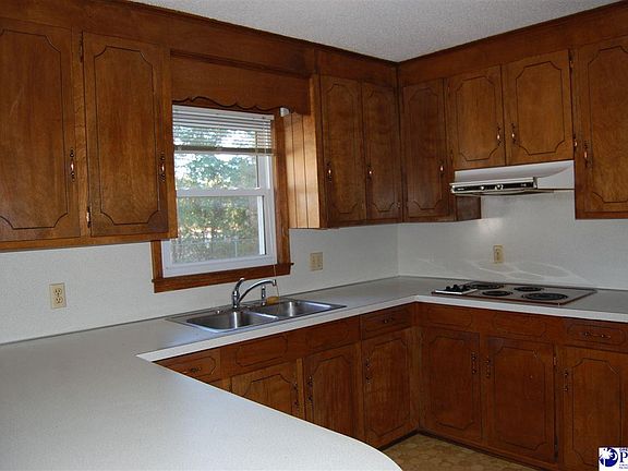 5th image of 205 Lamar St