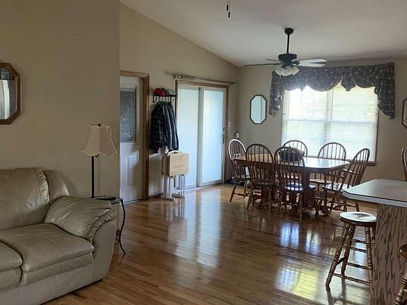 5th image of 920 Primrose Dr