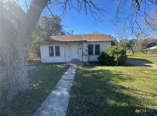 426 N Vaughan Ave, Seguin, TX 78155