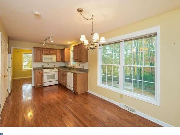 3rd image of 4008 Katie Ln