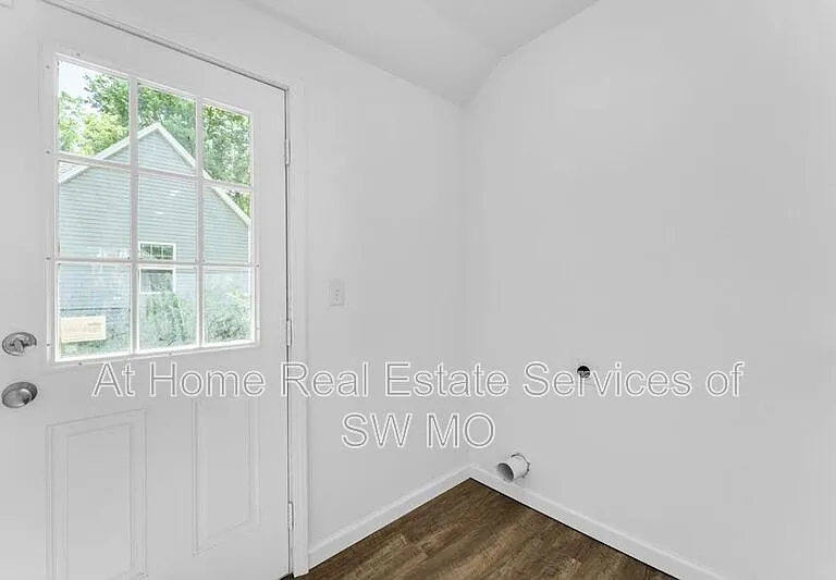 522 S Broadway Ave — Photo 15
