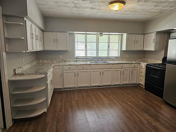 2nd image of 901 Eldridge St