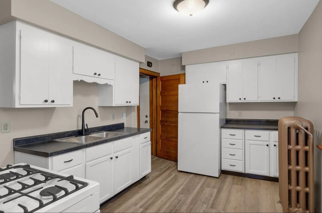 4 bed, 2537 sqft, $2,750 — Photo 4
