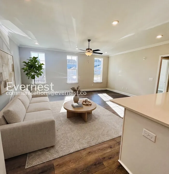 828 Goswell Dr #4
