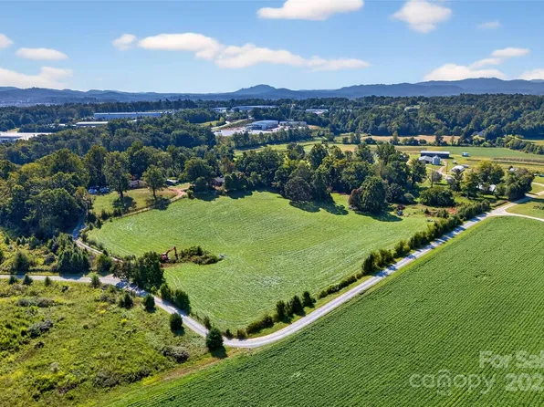 467 Butler Farm Rd, Mills River, NC 28759