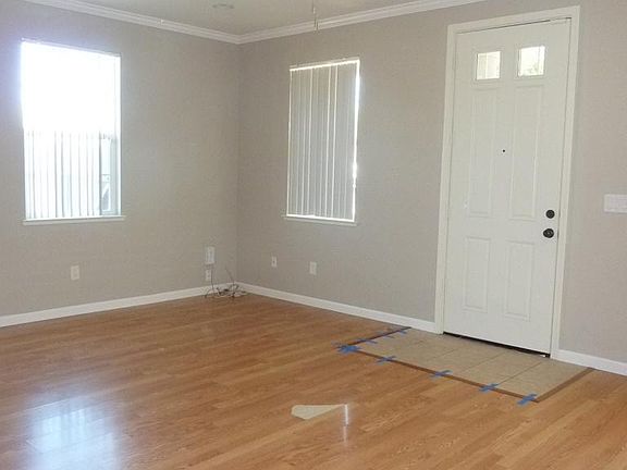 2nd image of 935 Grand Ave