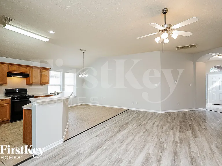 4531 Bridgevillage Dr — Photo 5