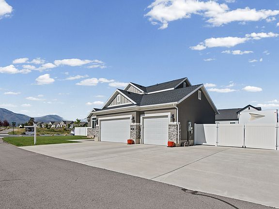 2nd image of 1377 E Erickson Knoll Ln