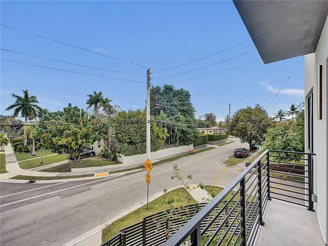2411 SW 16th Ter — Photo 16