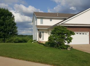 12105 Ridgeview Dr, Urbandale, IA 50323