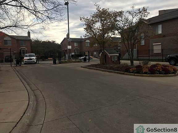 4th image of 1133 E 83rd St Unit 123