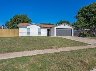 1013 N Knowles Dr, Saginaw, TX 76179
