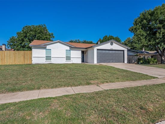 1013 N Knowles Dr, Saginaw, TX 76179