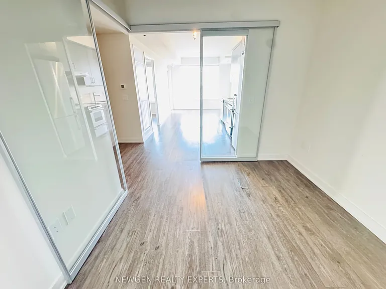 212 King William St #1220 — Photo 11