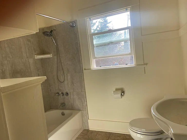114 Glenwood Ave — Photo 8