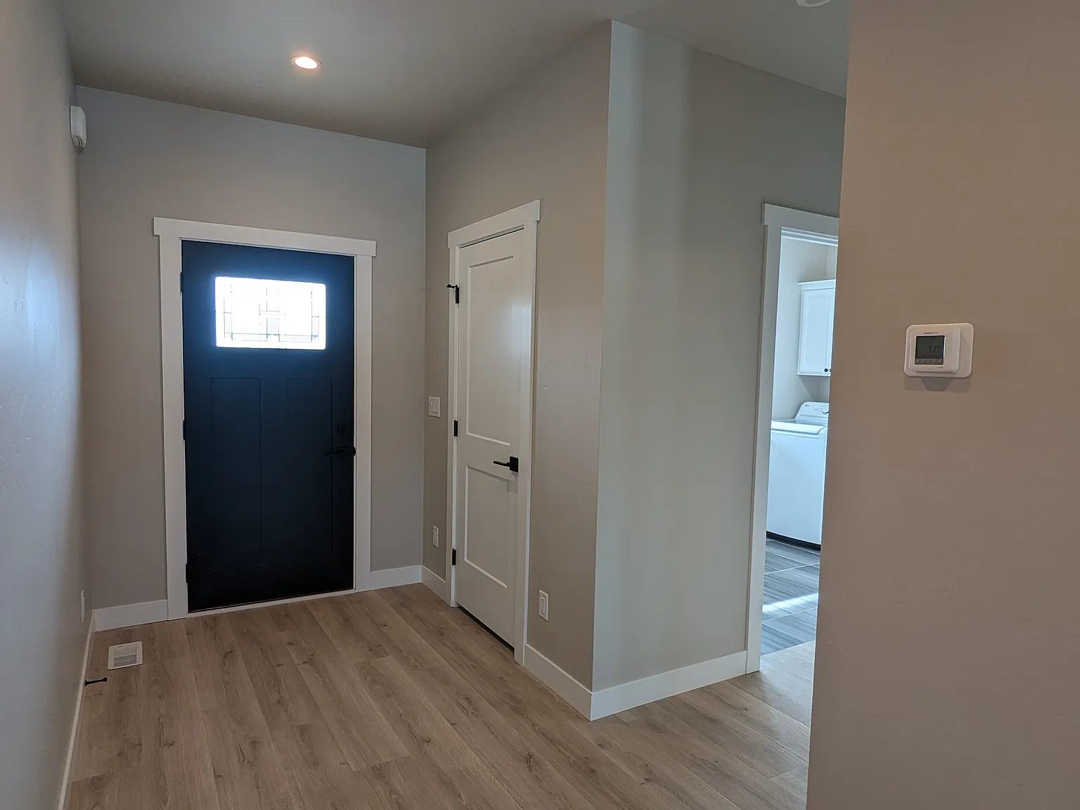 3 bed, 1859 sqft, $2,700 — Photo 2