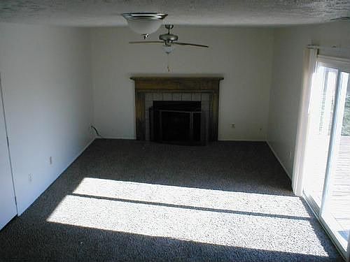 4th image of 1089 W Shields Ln