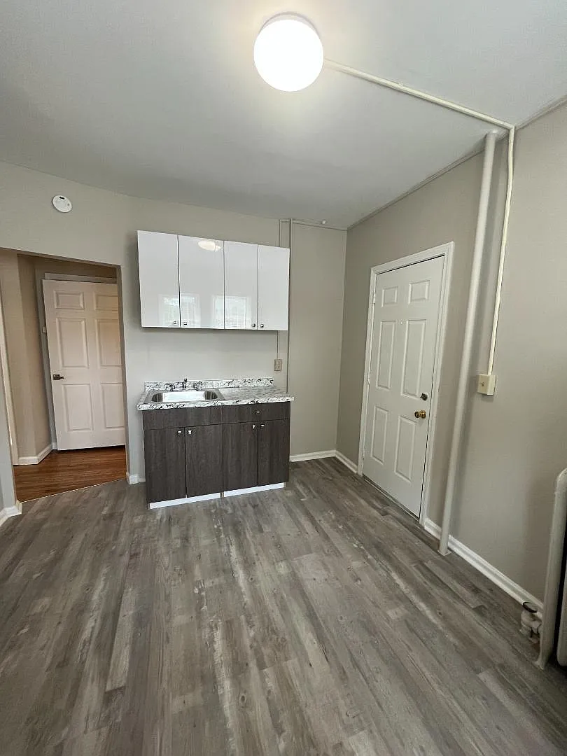 Unit Photo - 19 Allen Pl
