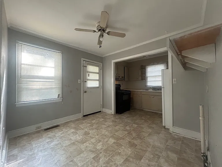 1060 Westchester St — Photo 2